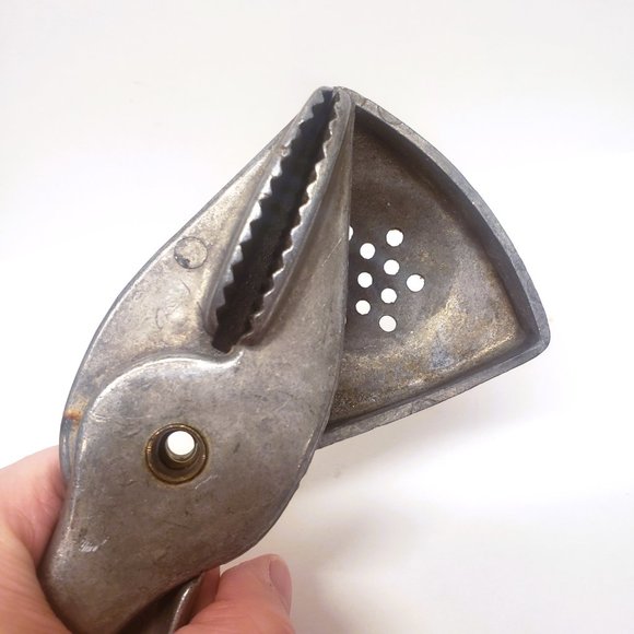 Vintage Irvin Ware Hand Held Citrus Juicer Lemon Squeezer Aluminum Made in USA - Picture 5 of 8